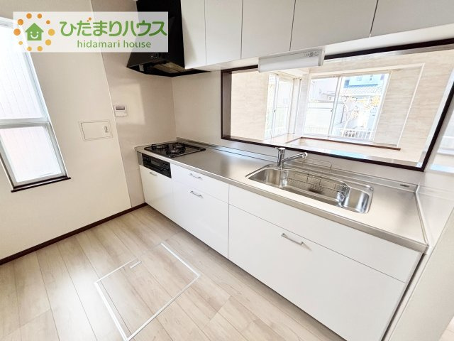 【キッチン】 | 取手市桜が丘2丁目　中古戸建 | LDKと一体の空間を演出してくれる、オープンキッチン!(^^)!