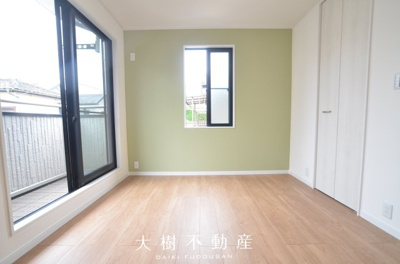 【洋室】 | 綾瀬市吉岡東4丁目　中古戸建て【仲介手数料無料】 | 2階　洋室2（6.1帖）