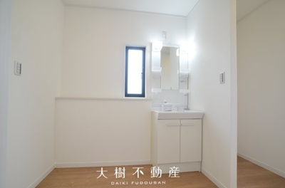 【洗面所】 | 綾瀬市吉岡東4丁目　中古戸建て【仲介手数料無料】 | ３階