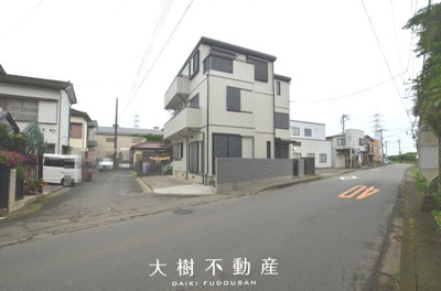 【前面道路含む現地写真】 | 綾瀬市吉岡東4丁目　中古戸建て【仲介手数料無料】
