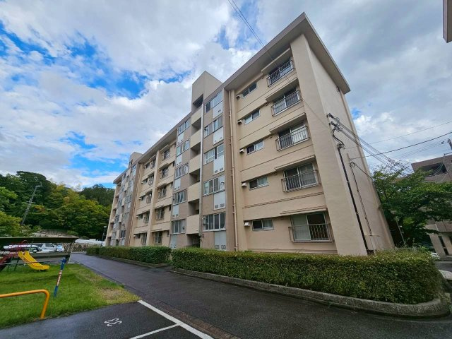 山御影マンションA棟の外観