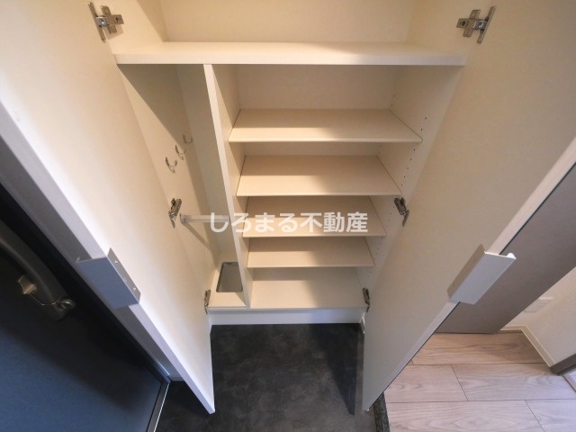 プレサンス東小橋エレディータの収納
