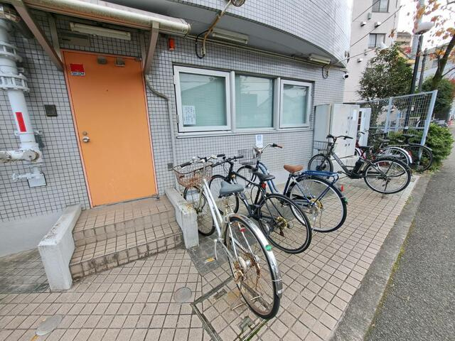 自転車駐輪場