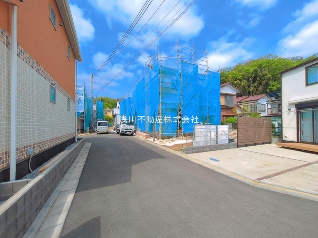 八王子市　弐分方町　新築一戸建て　５期の前面道路含む現地写真|～南5ｍ道路に面しています～
