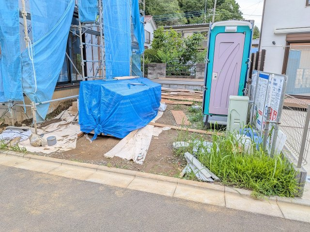 八王子市　弐分方町　新築一戸建て　５期の駐車場|～並列2台駐車可能カースペース～