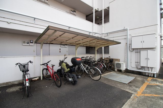 ホワイトハイツ鹿島台の駐輪場