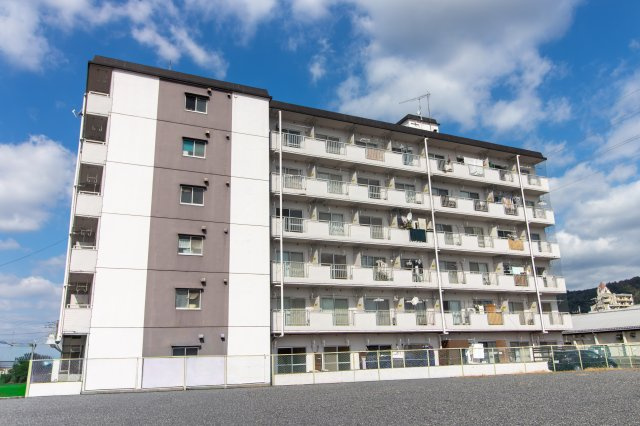 ホワイトハイツ鹿島台の外観