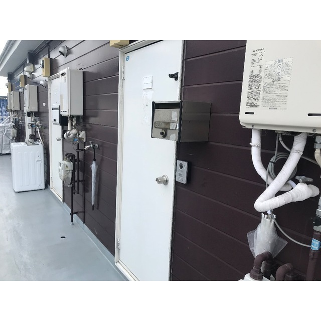 サニーサイド三田南Bの玄関