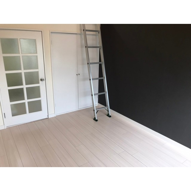 サニーサイド三田南Bの居間・リビング