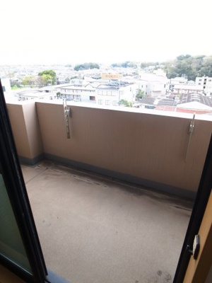 【バルコニー】 | 都町小川マンション | １号室は奥行きのあるバルコニー。