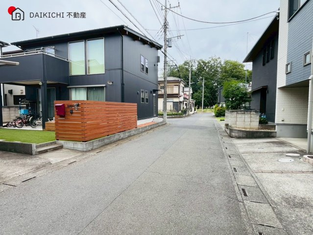 【前面道路含む現地写真】 | 鶴ヶ島市脚折第27　リーブルガーデン　新築戸建　全1棟　1号棟