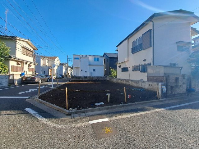 【外観】 | 練馬区西大泉2丁目　新築一戸建住宅　全1棟　(保谷店) | 2台駐車できセカンドカーをお持ちの方、お車での来客の多い方も安心。
