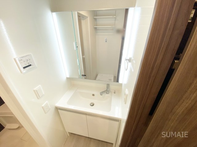 エーデル カーサの洗面所|大きな鏡の洗面台です！