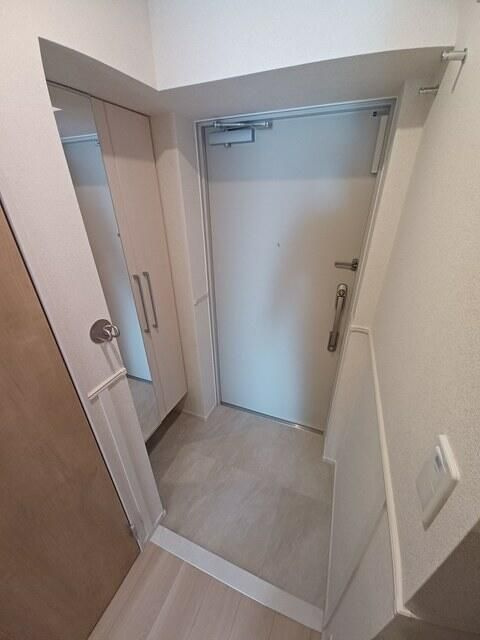 スアヴィス三ノ輪の玄関