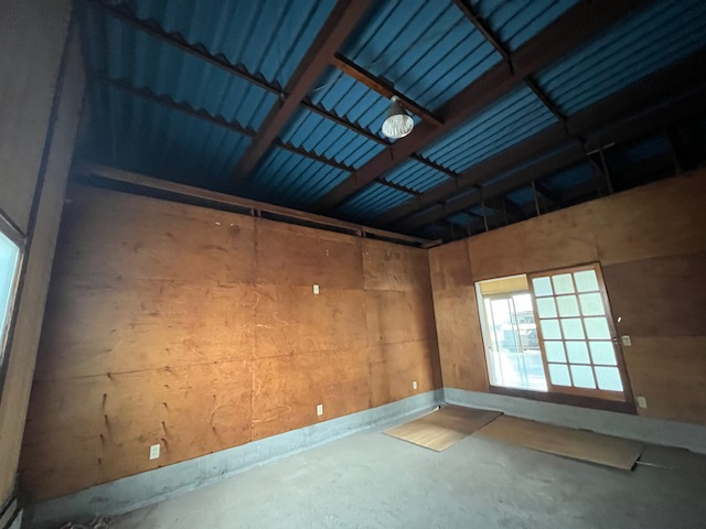 【店舗事務所】坂戸市石井店舗・事務所の洋室|土間作業所
