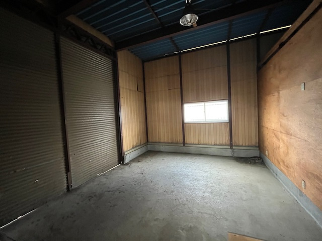 【店舗事務所】坂戸市石井店舗・事務所の洋室|土間作業所