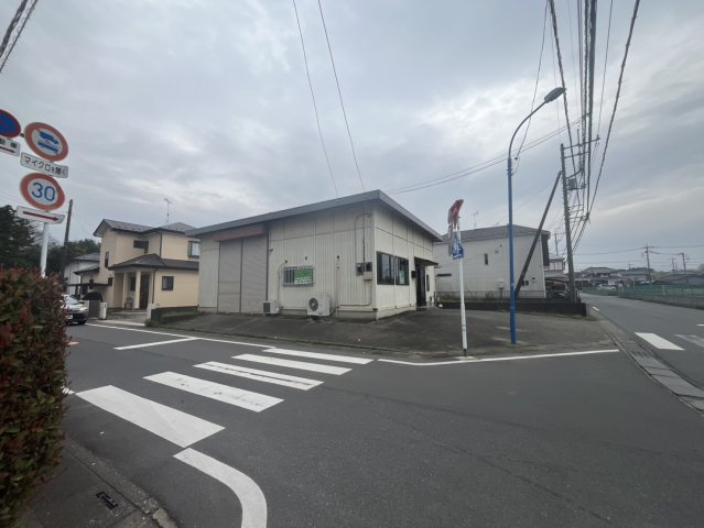 【店舗事務所】坂戸市石井店舗・事務所の前面道路含む現地写真