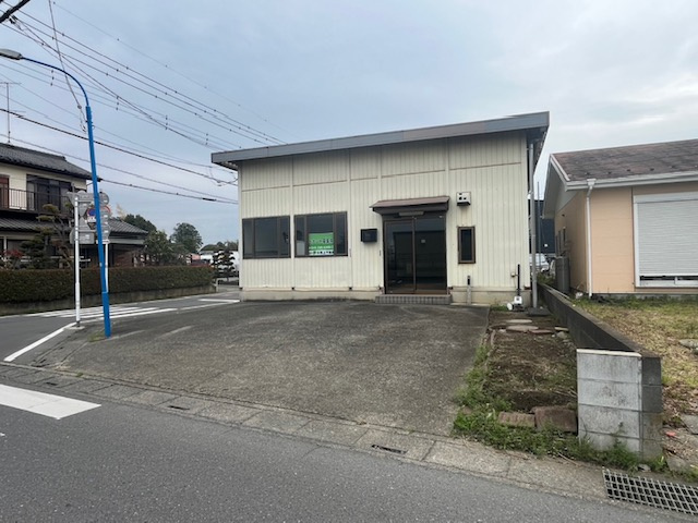 【店舗事務所】坂戸市石井店舗・事務所の外観|解放感ある角地