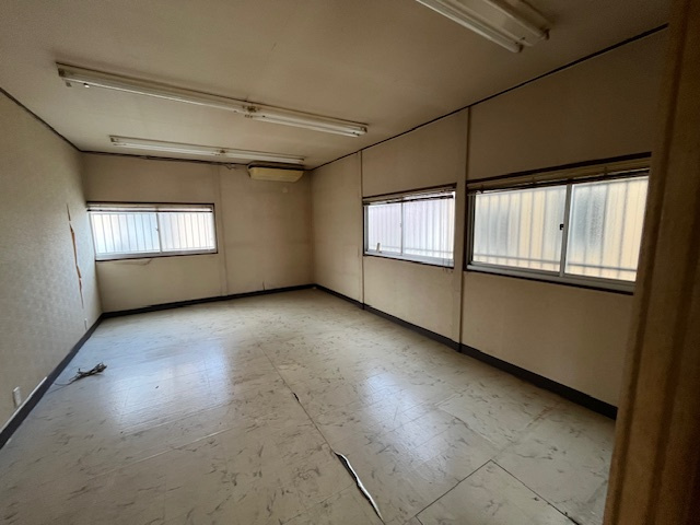 【店舗事務所】坂戸市石井店舗・事務所の洋室|12帖洋室