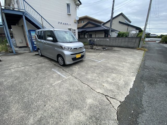プチメガティーの駐車場