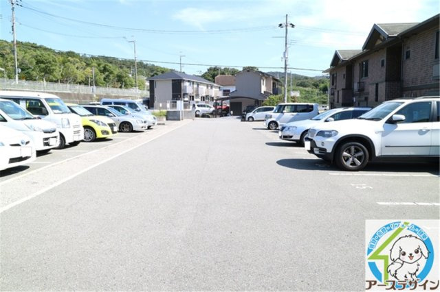 ヒルグレイスA棟の駐車場|※パース写真