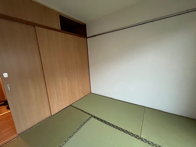 【中古マンション】笠幡グリーンパークの和室|明るい和室です