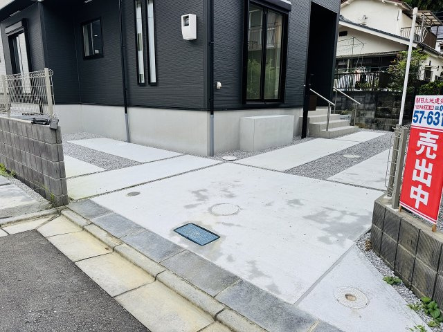 八王子市　弐分方町　新築一戸建て　５期の駐車場|～L字型に2台駐車可能カースペース～