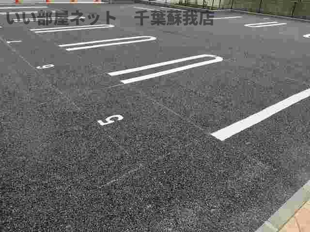 フルーリールの駐車場