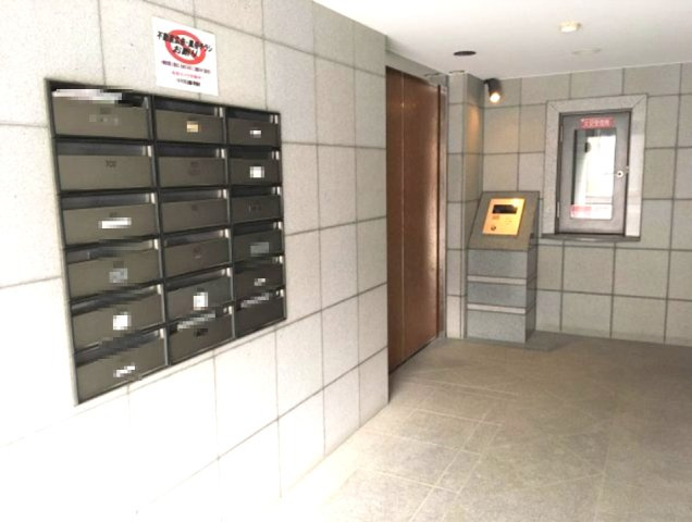 ドルフKOBE公園通りのその他共用部分|オートロック付共有玄関で不審者をシャットアウト！お子さまのお留守番にも安心ですね。
