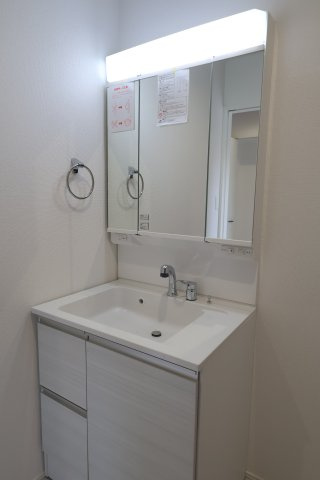 《仲介手数料無料》川越市霞ケ関北６丁目10-12新築一戸建てグラファーレの独立洗面台