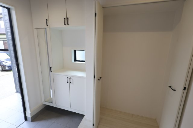 《仲介手数料無料》川越市霞ケ関北６丁目10-12新築一戸建てグラファーレの玄関