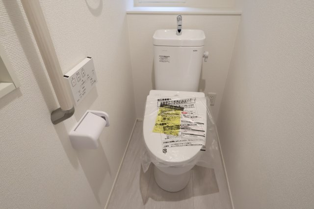 《仲介手数料無料》川越市霞ケ関北６丁目10-12新築一戸建てグラファーレのトイレ