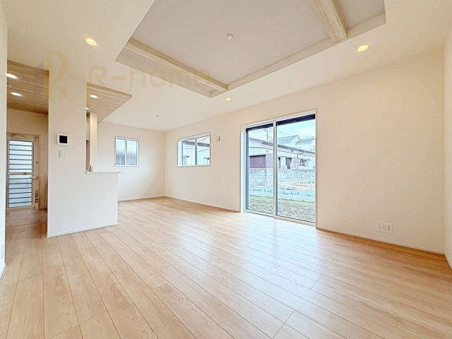 水戸市見川町4期　新築戸建て　1号棟の居間・リビング|広々とした余裕のあるリビングです♪大きな窓からは自然光が届きます。