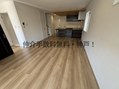 【居間・リビング】 | 神戸市西区福吉台2丁目　新築戸建1号棟　仲介手数料無料！ | 使いやすい居間です