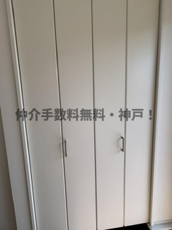 【玄関】 | 神戸市西区福吉台2丁目　新築戸建1号棟　仲介手数料無料！ | 玄関収納です