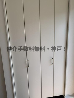 【玄関】 | 神戸市西区福吉台2丁目　新築戸建1号棟　仲介手数料無料！ | 玄関収納です