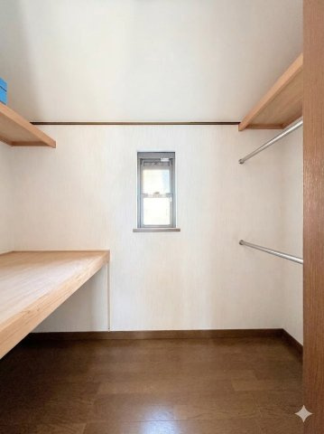 南区別所5丁目　中古戸建ての収納|◆大容量のウォークインクローゼットがあれば、室内にタンスなどを置かなくて済み、室内がスッキリします！