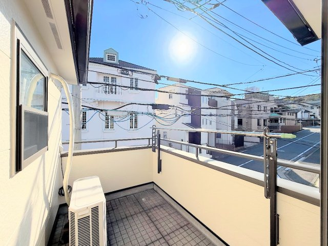 南区別所5丁目　中古戸建てのバルコニー|◆住宅ローンのご相談や周辺環境のご案内も含め、ローンに詳しい、地元に詳しいスタッフがお出迎えさせていただきます。お気軽にご相談ください。