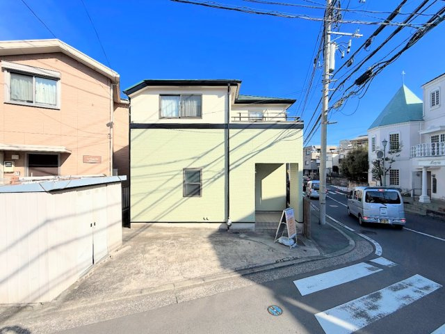 南区別所5丁目　中古戸建ての外観|◆一戸建てを中心とした街並みが整然と続き、周辺は高い建物が建っていないので、緑の多い閑静な趣を感じる環境です。街並みや周辺環境も重要なポイントです！！