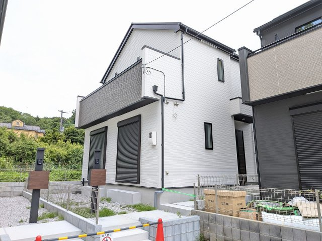 八王子市　弐分方町　新築一戸建て　５期の外観|～控除や減税で優遇の長期優良住宅　ZEH水準の省エネ性能認定　全棟2台駐車可能～