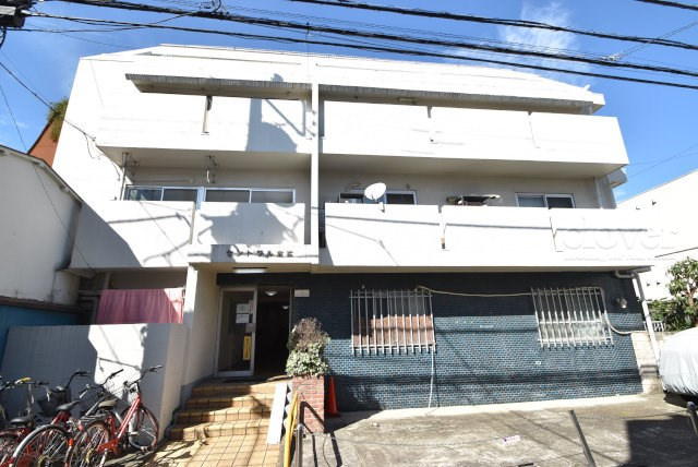 【外観】 | セントラル末広 | さほど大きなサイズではありませんが、清潔感があり、好感の持てるマンション外観。ぜひ一度、現地でご覧ください。～即日のご見学可能～　お問合せはお気軽にどうぞ。
