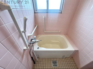 窓がついた浴室は使用後に換気ができ、浴室内を清潔に保てます。