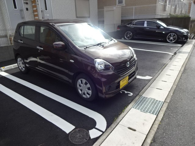 ラシーネ南山Ⅱの駐車場