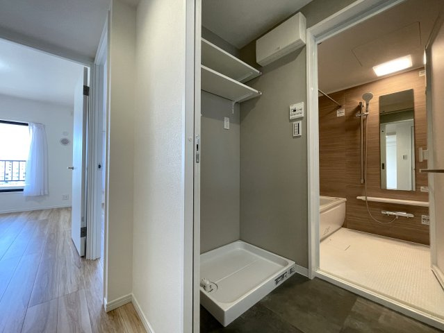 南向きの最上階は好きですか？えぇ、高所恐怖症以外の方は嫌いな人、いないはず。私もそう思う『サンライズ片倉』リノベーションのランドリースペース