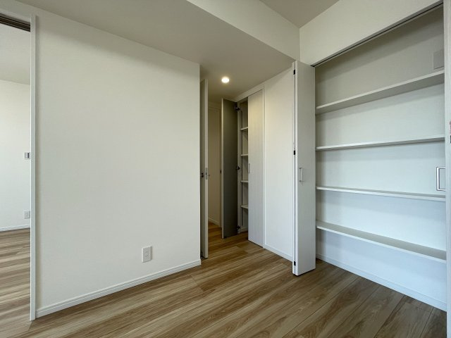 南向きの最上階は好きですか？えぇ、高所恐怖症以外の方は嫌いな人、いないはず。私もそう思う『サンライズ片倉』リノベーションの収納|収納のためのスペースです