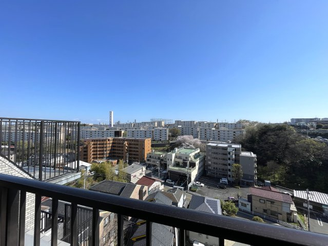 南向きの最上階は好きですか？えぇ、高所恐怖症以外の方は嫌いな人、いないはず。私もそう思う『サンライズ片倉』リノベーションの展望