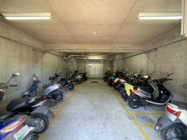 南向きの最上階は好きですか？えぇ、高所恐怖症以外の方は嫌いな人、いないはず。私もそう思う『サンライズ片倉』リノベーションの駐輪場