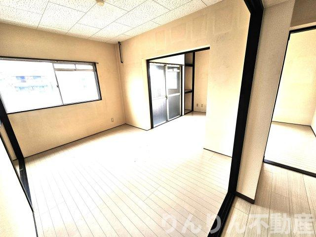 鷹志ハイツの洋室|きれいな洋室です