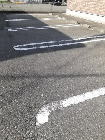 フィール　グラッドＢの駐車場