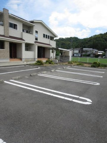 ハルタの駐車場